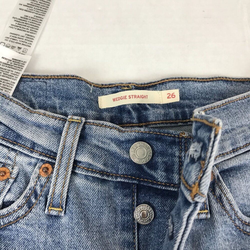 Women's Levi's 501 Wedgie Factory distressed Size 26